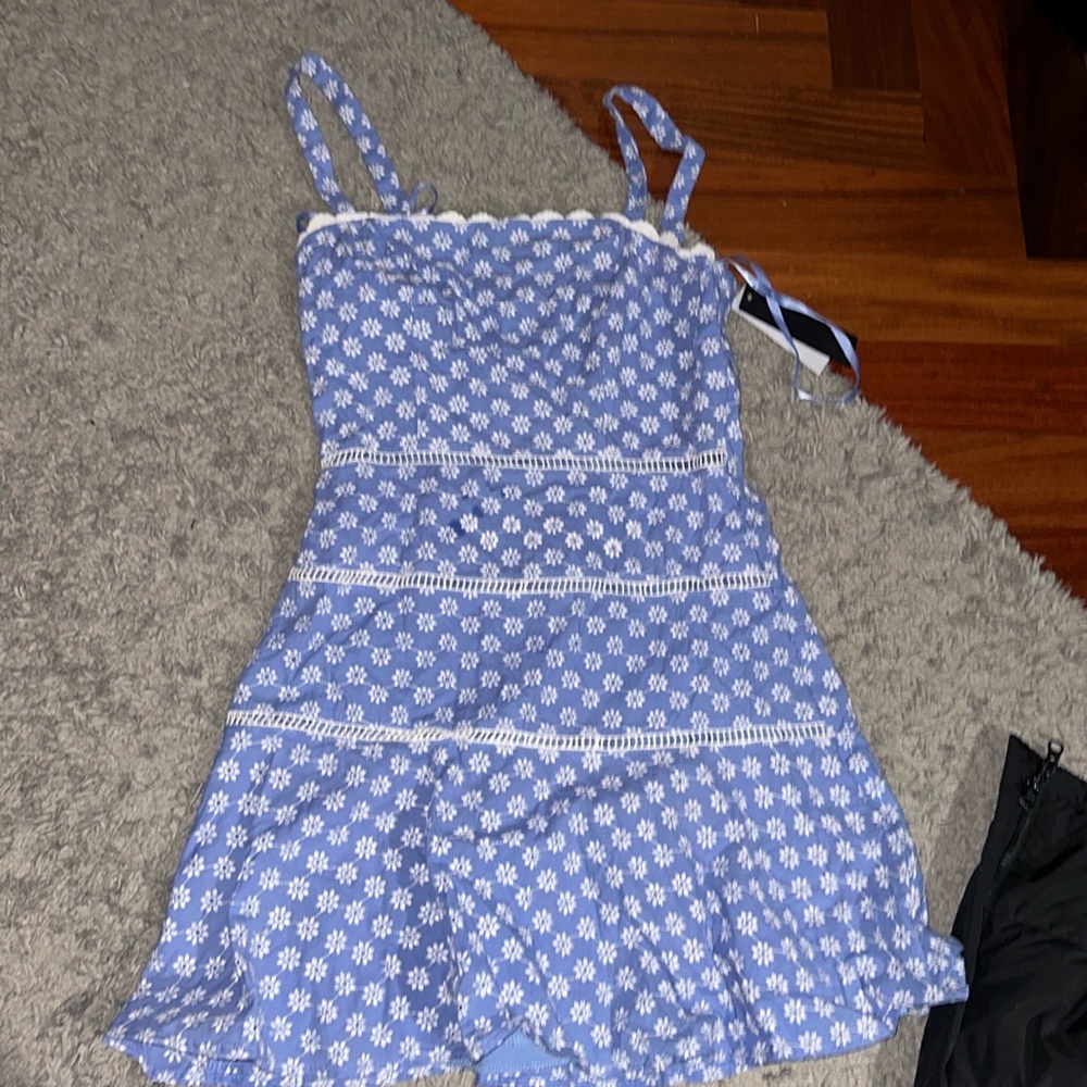 Simple and cute blue flower dress!!